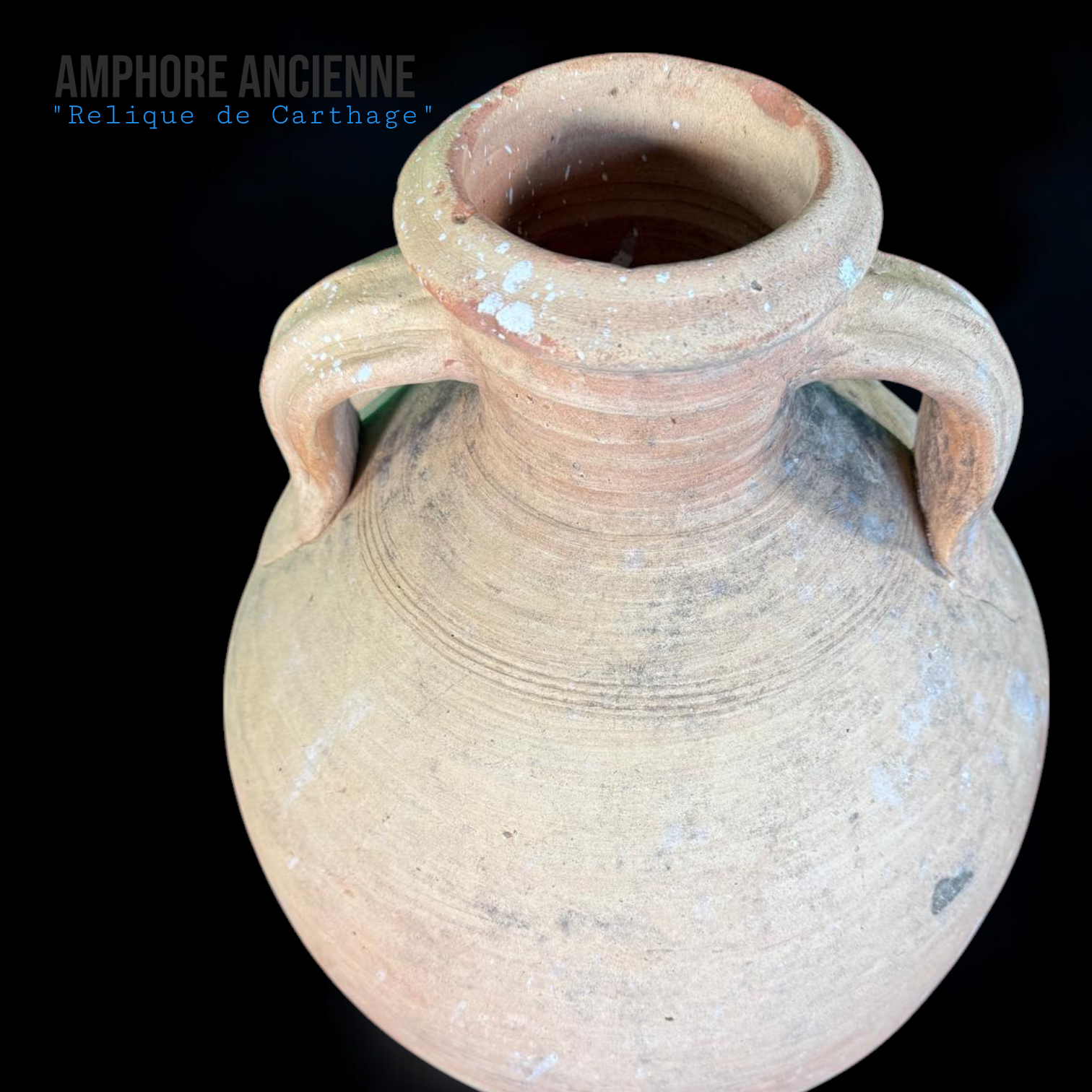 Mise en scène de l’amphore Relique de Carthage sur terrasse méditerranéenne