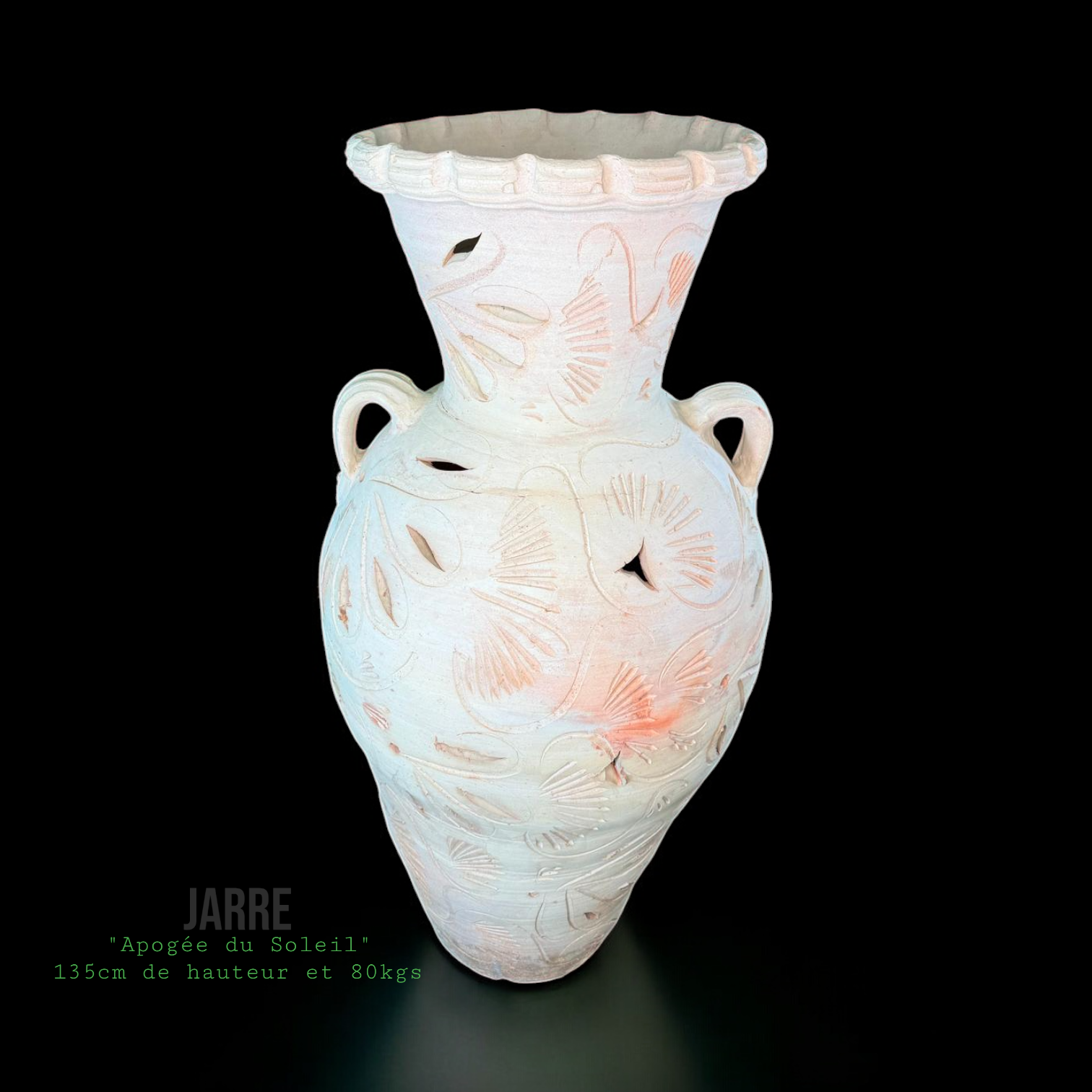 Jarre artisanale en terre cuite Apogée du Soleil sur terrasse méditerranéenne