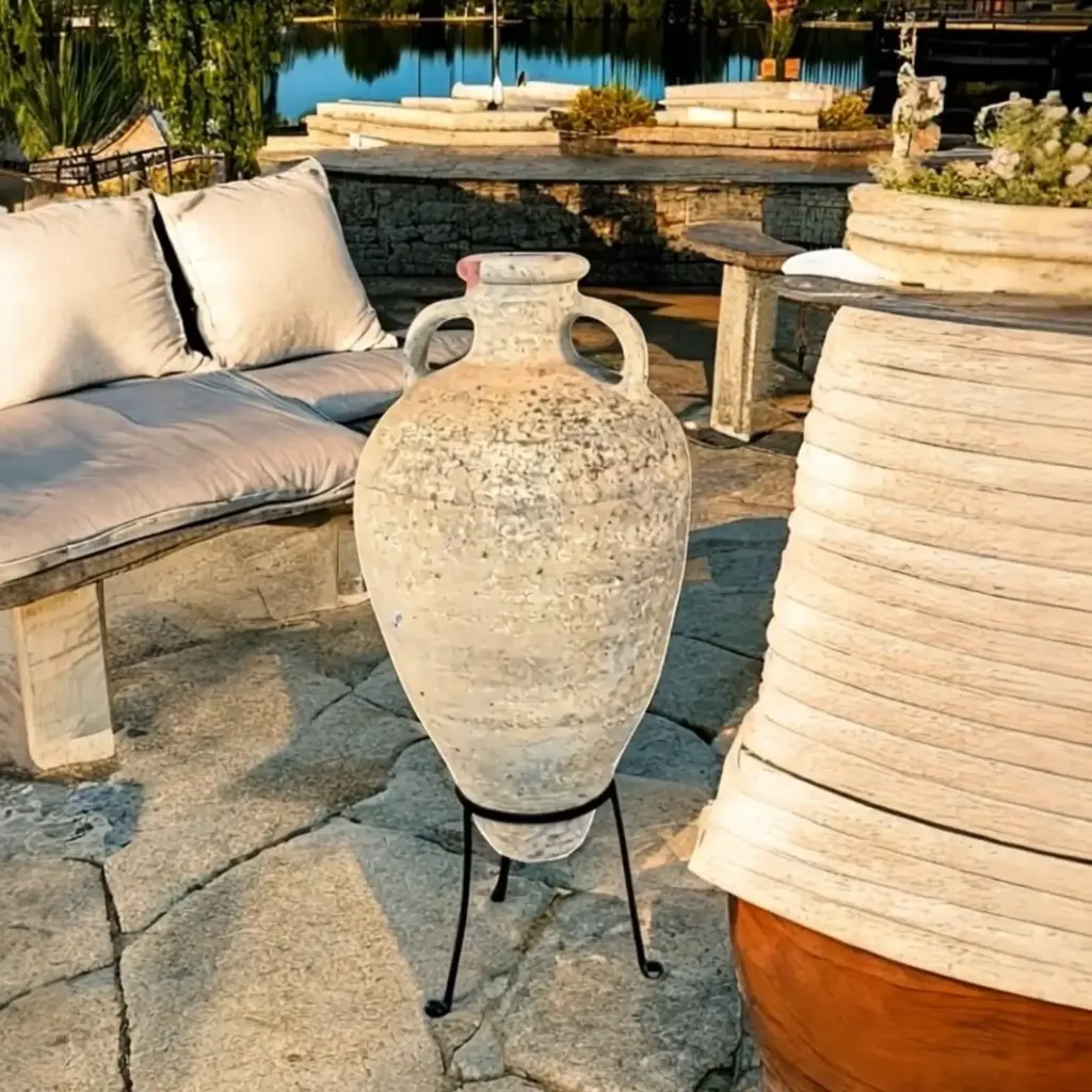 Amphore décorative antique en terre cuite "Relique de Guelala"