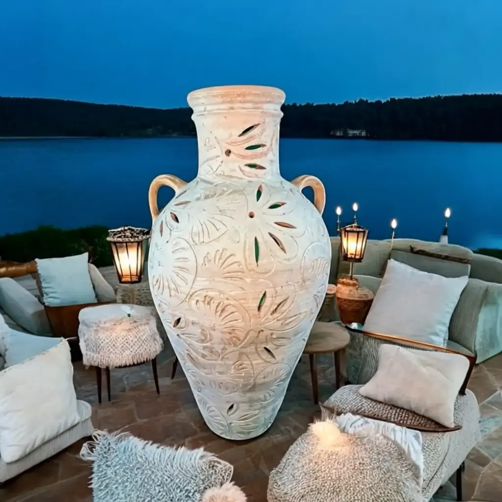 Impressive decorative terracotta jar "Empire of Atlas"